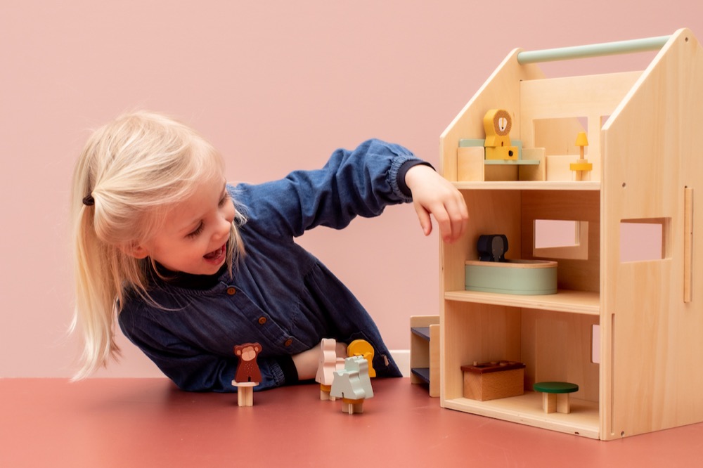 Wooden play house with accessories